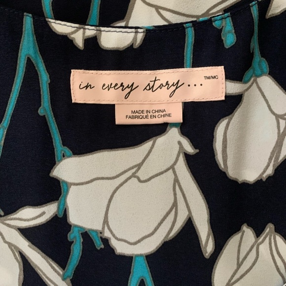 In Every Story … flowy floral tank top size 2X - Picture 5 of 5
